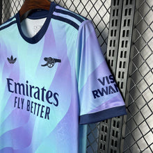 Tercera equipación del Arsenal 2024-2025